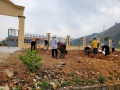 Trường Mầm non Đông Thành phối hợp với phụ huynh học sinh tiếp tục lao động xây dựng cảnh quan môi trường.